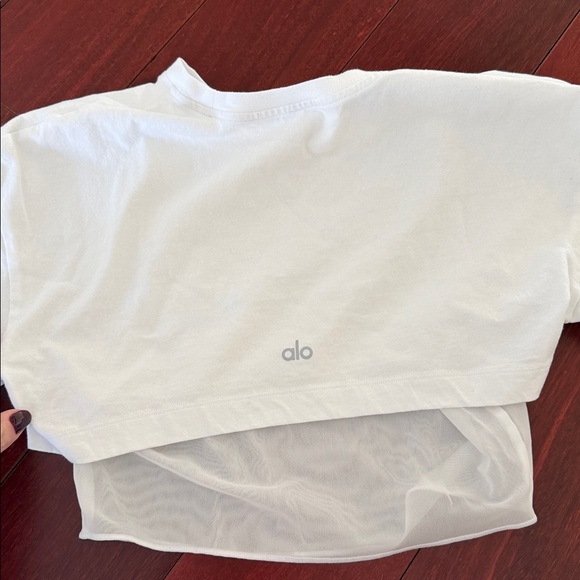 ALO Yoga Cropped Tshirt - Picture 4 of 5